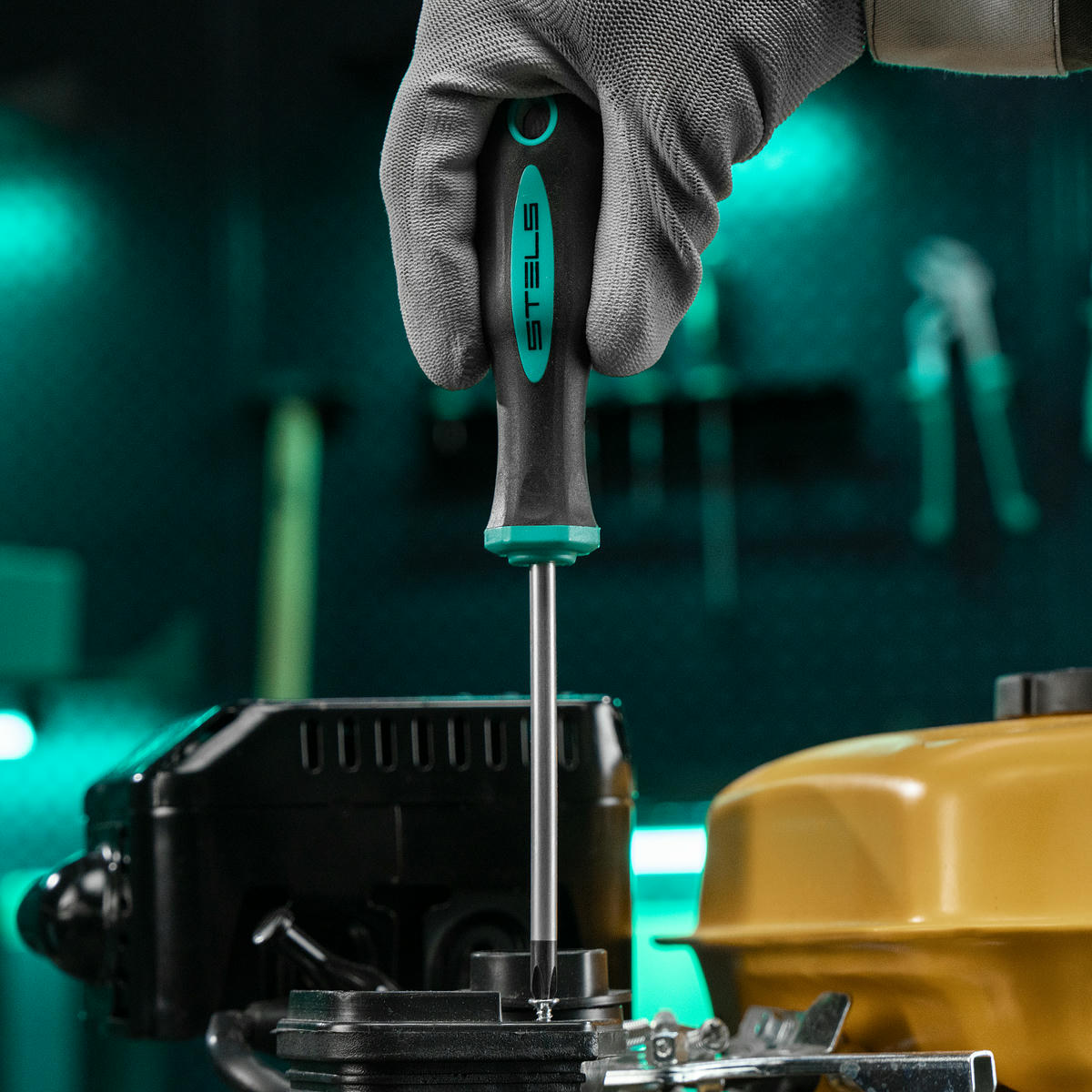 Набор инструментов, 1/2",3/8", 1/4", CrV, пластиковый кейс 142 предм. Stels preview 36