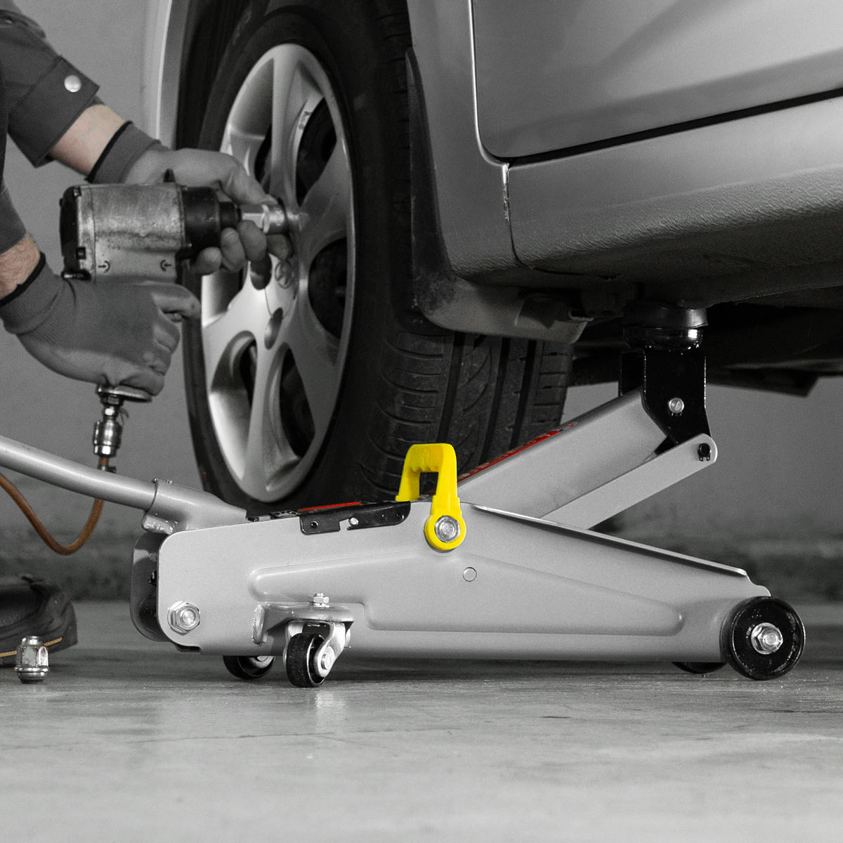 Домкрат подкатной гидравлический 2т 135-385мм (в кейсе) MATRIX preview 1