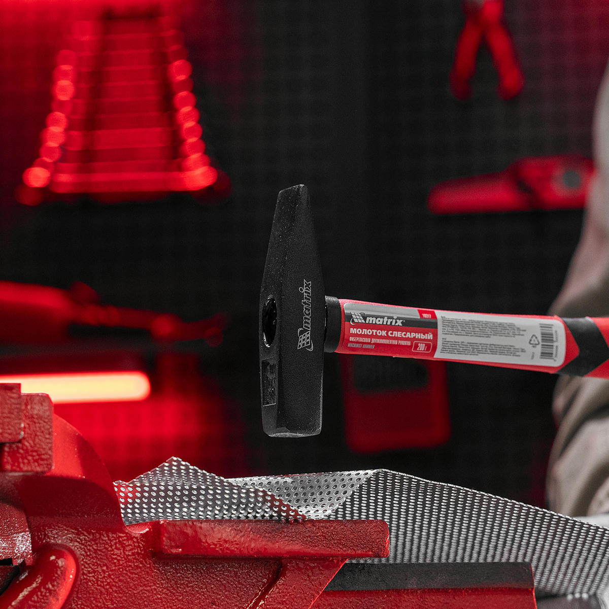 Молоток 200г слесарный фиберглассовая обрезиненная ручка MATRIX preview 8