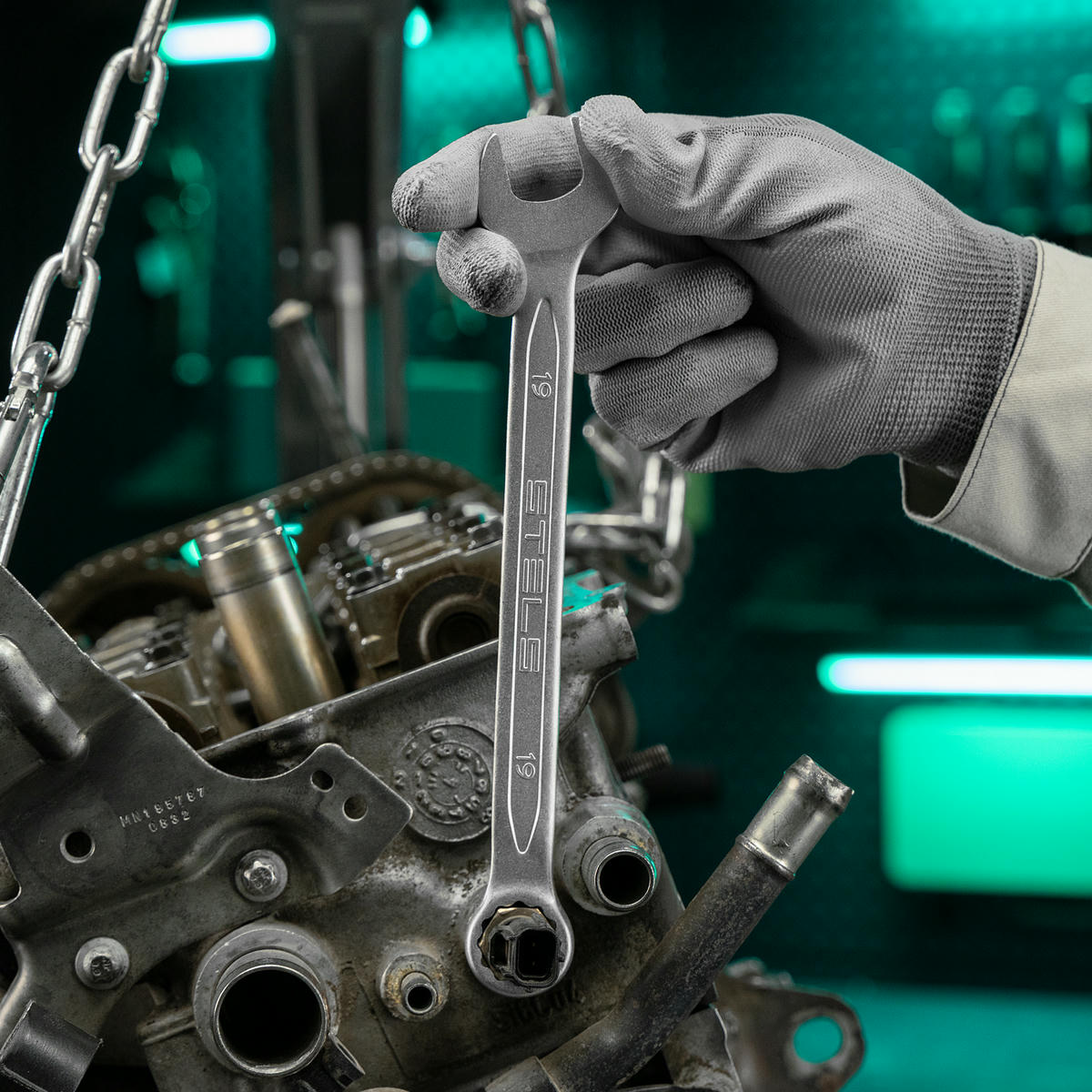 Набор инструментов, 1/2",3/8", 1/4", CrV, пластиковый кейс 142 предм. Stels preview 37