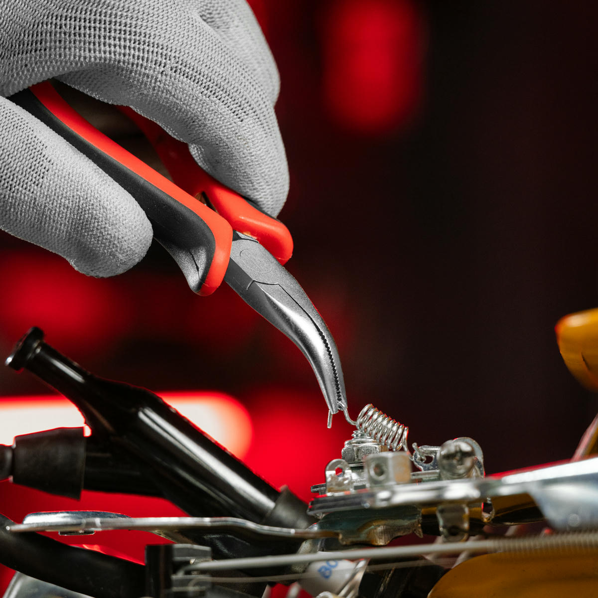 Длинногубцы Mini, 130 мм, никелированные, изогнутые, авторазжим, двухкомпонентные рукоятки MATRIX 17812 preview 1