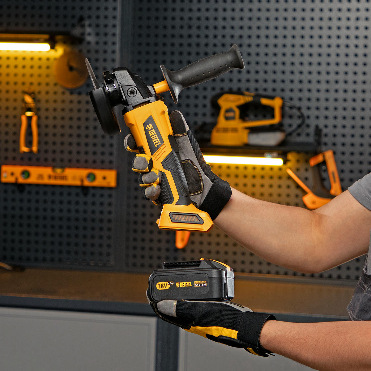 Машина углошлифовальная BLG-IB-18-125-4 аккумуляторная бесщет. Li-ion, 18В DENZEL preview 1