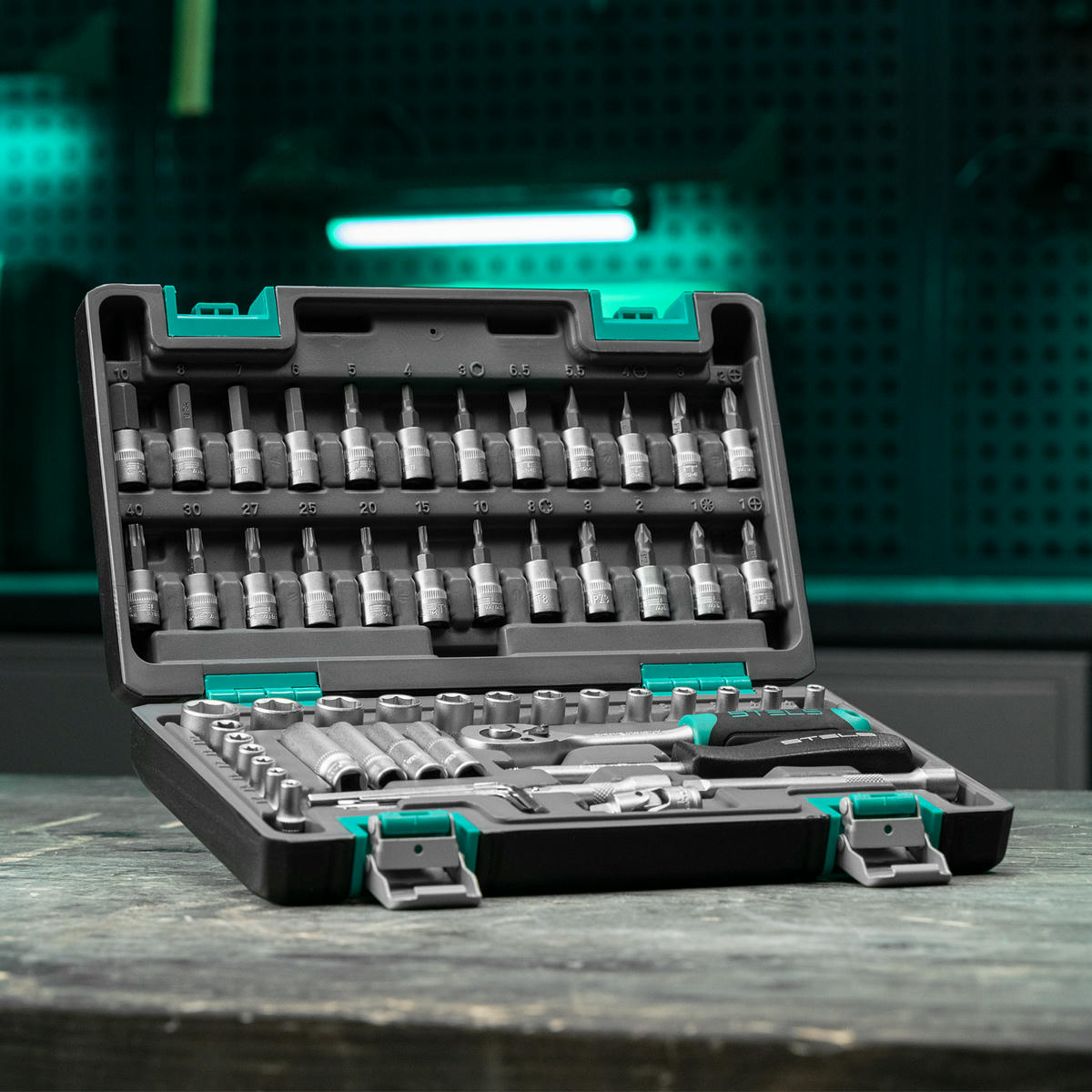 Набор инструмента 1/4", CrV, пластиковый кейс 57 предм. STELS preview 18