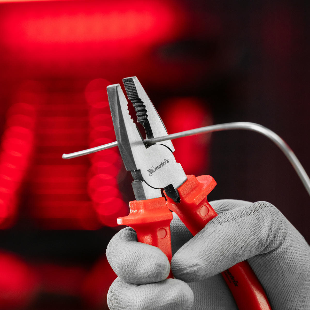 Плоскогубцы 200 мм, Econom шлифованные, пластмассовые рукоятки// MATRIX preview 9