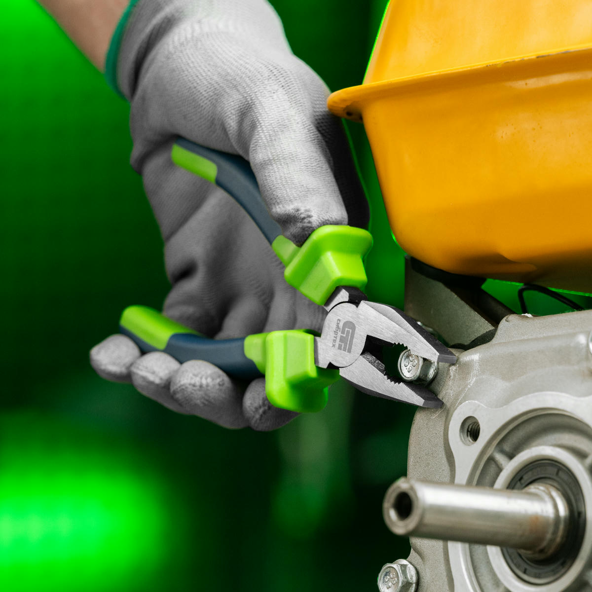 Плоскогубцы комбинированные, 160 мм, двухкомпонентные рукоятки Сибртех 17050 preview 1