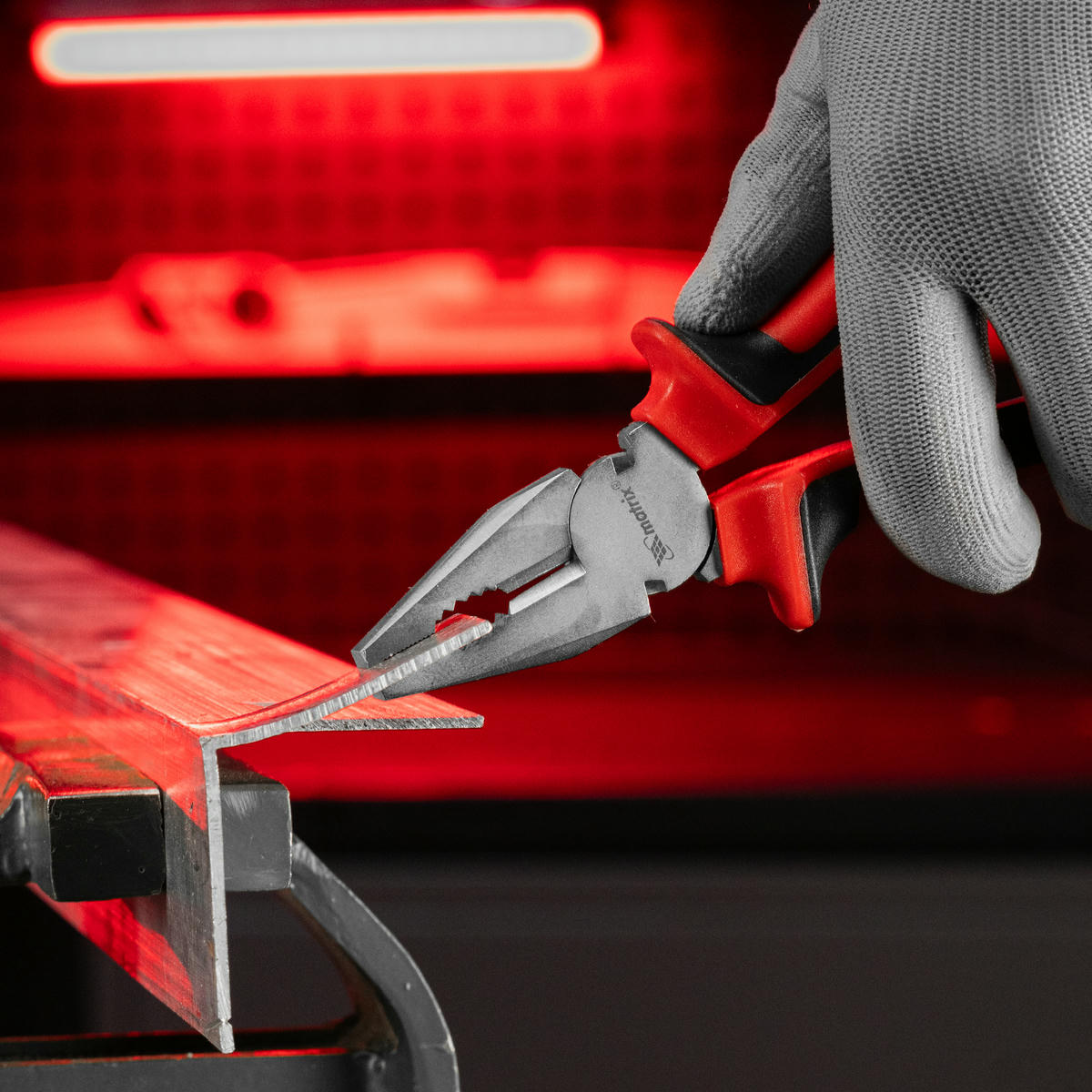 Плоскогубцы 180мм NICKEL никелированные, двухкомпонентные рукоятки MATRIX preview 7