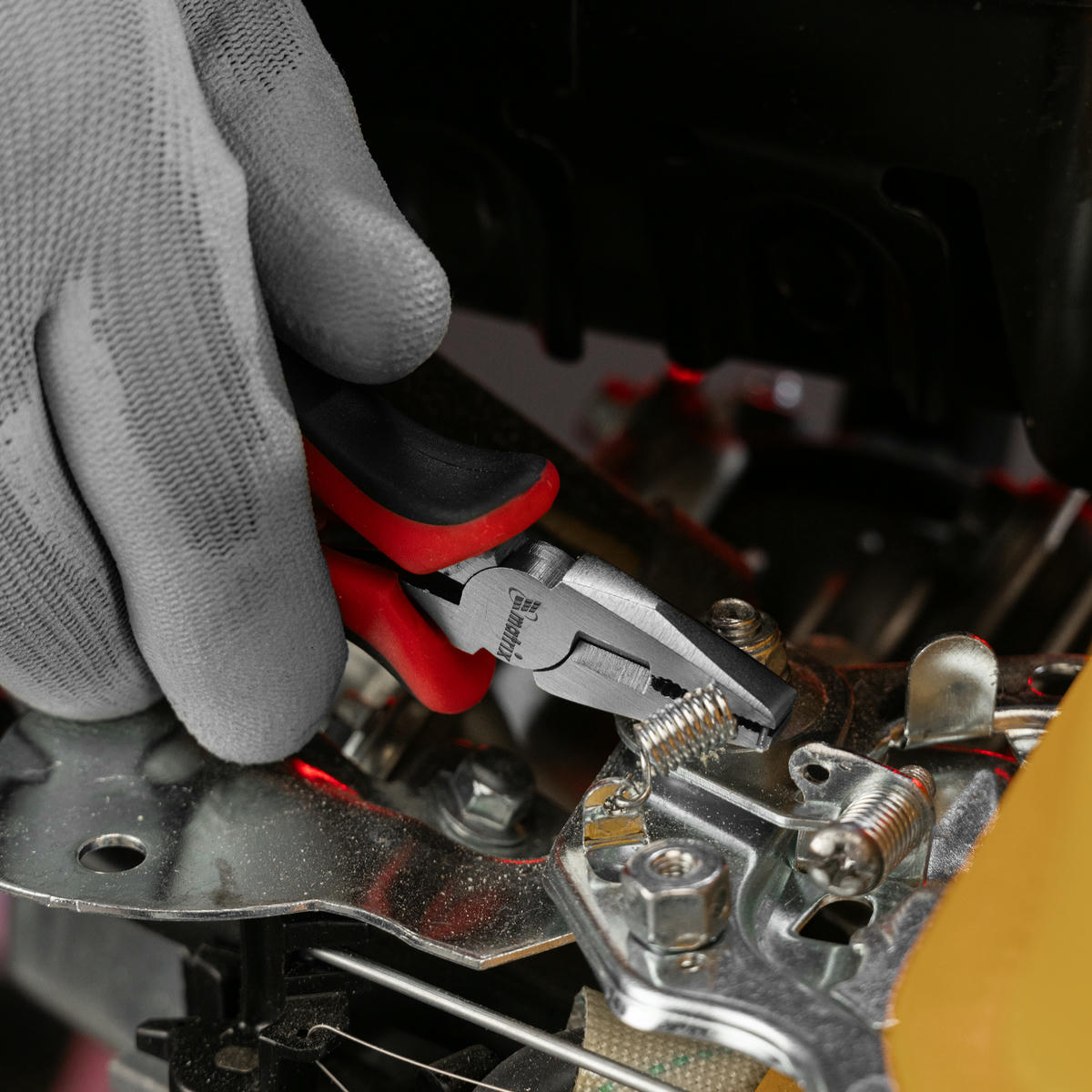 Плоскогубцы Mini 130мм, никелированные, авторазжим, двухкомп. рукоятки MATRIX preview 9