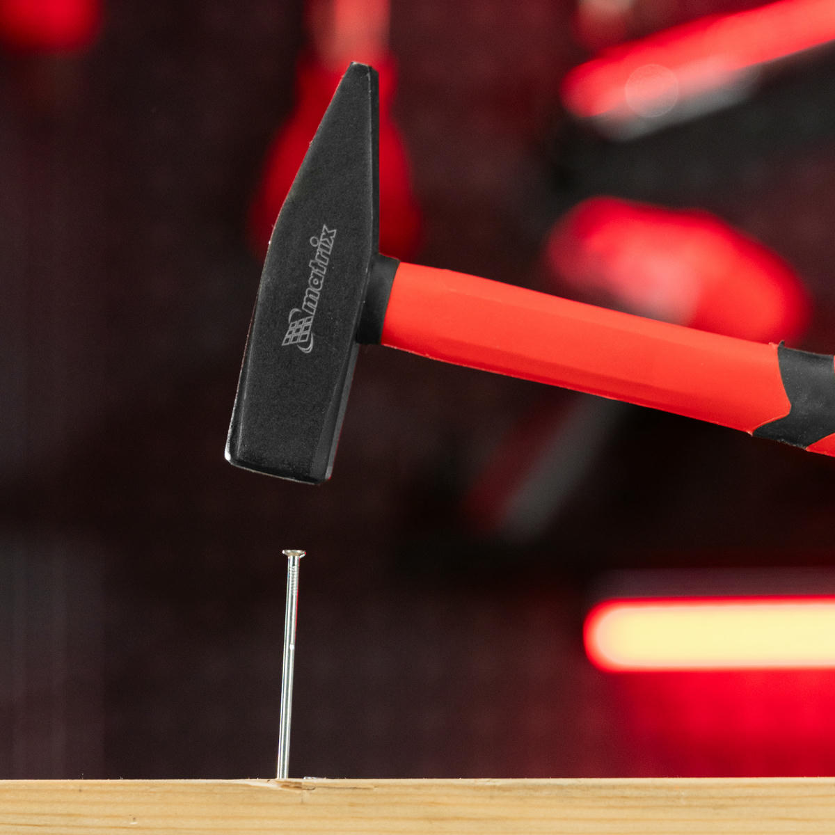 Молоток 600г слесарный фиберглассовая обрезиненная ручка MATRIX preview 7