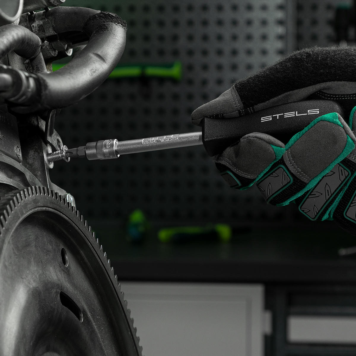 Набор инструмента 1/2" 1/4" пластиковый кейс 82пр. STELS preview 25