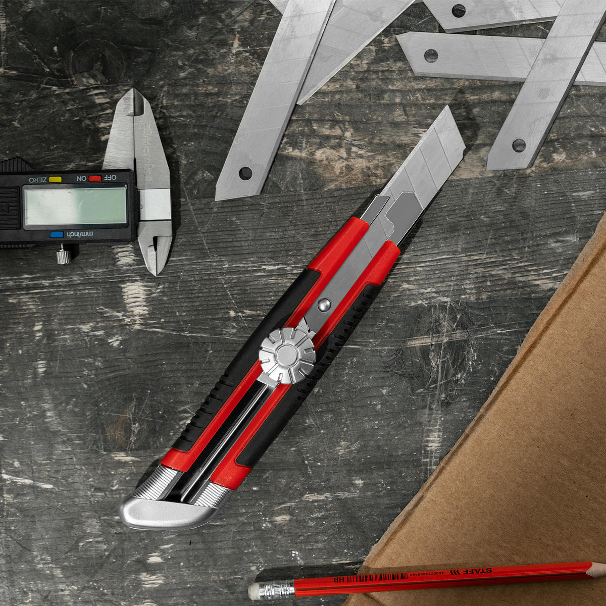 Нож, 18 мм, выдвижное лезвие, металлическая направляющая, винтовой фиксатор лезвия MATRIX 78914 preview 1