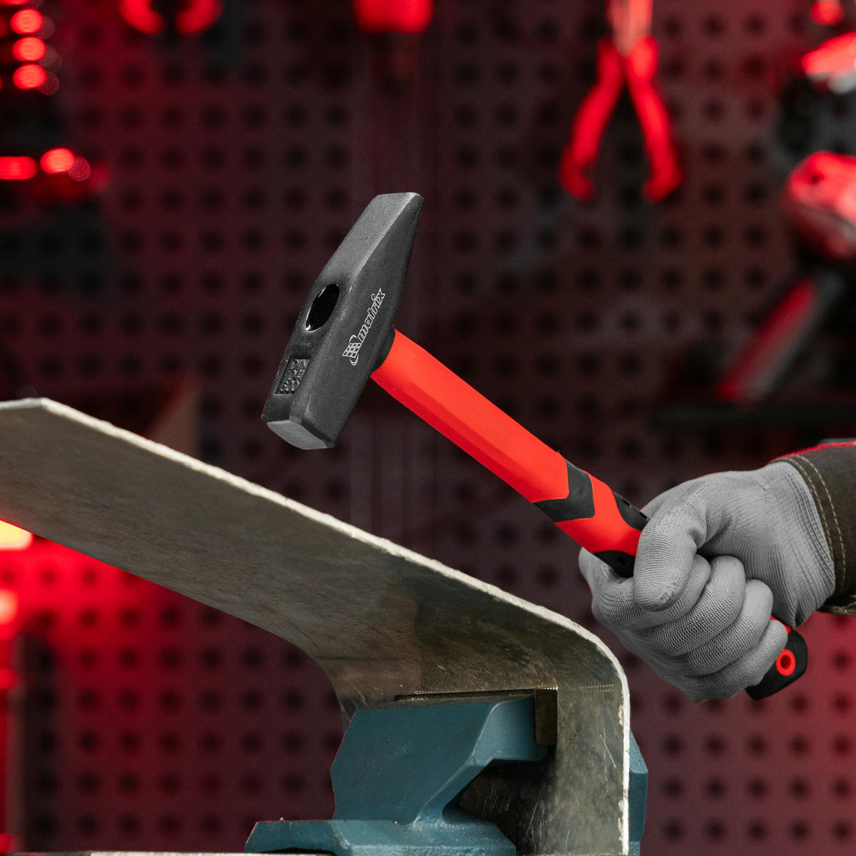 Молоток 600г слесарный фиберглассовая обрезиненная ручка MATRIX preview 8