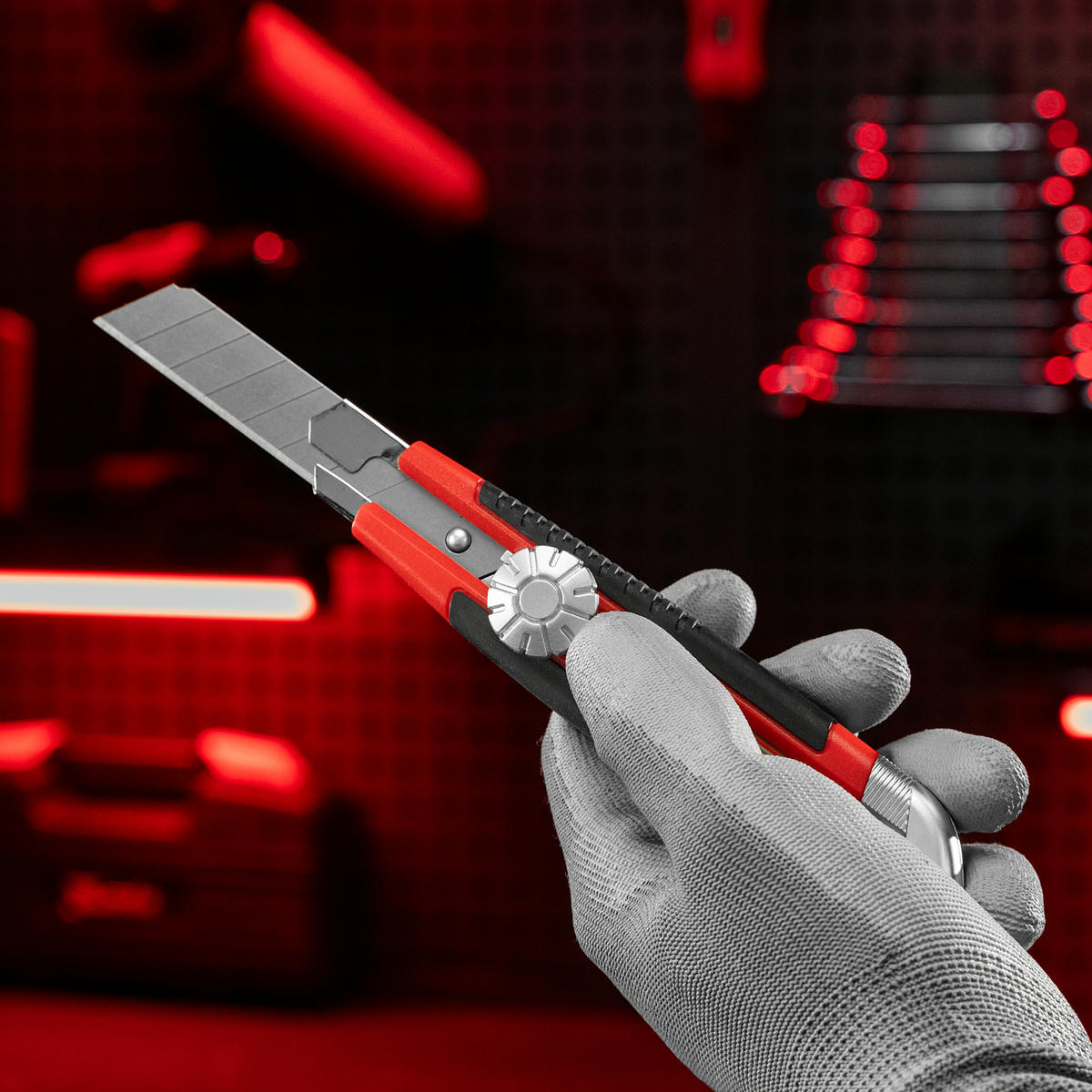 Нож, 18 мм, выдвижное лезвие, металлическая направляющая, винтовой фиксатор лезвия MATRIX 78914 preview 7