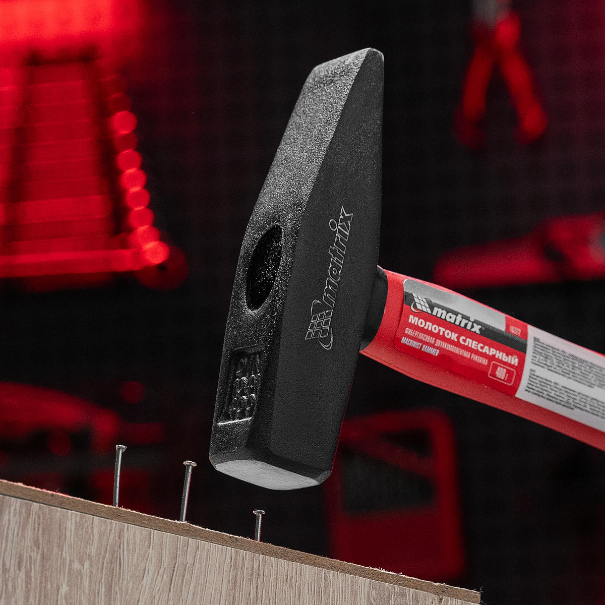 Молоток 400г слесарный фиберглассовая обрезиненная ручка MATRIX preview 7