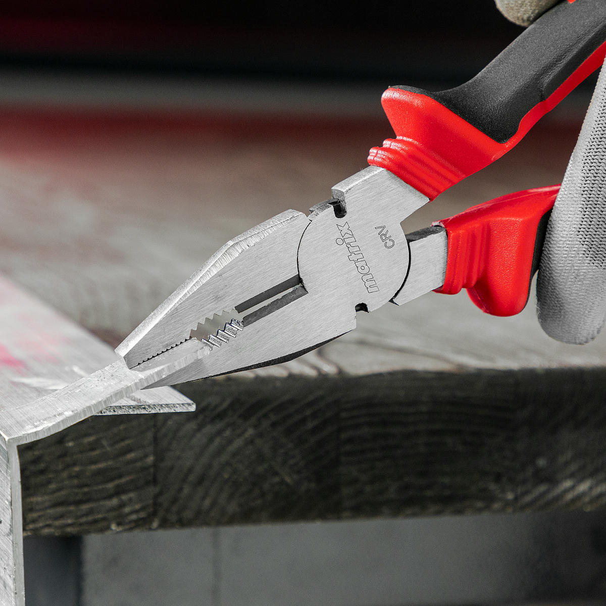 Плоскогубцы комбинированные, 200 мм, хром-ванадий, двухкомпонентные рукоятки// Matrix preview 7