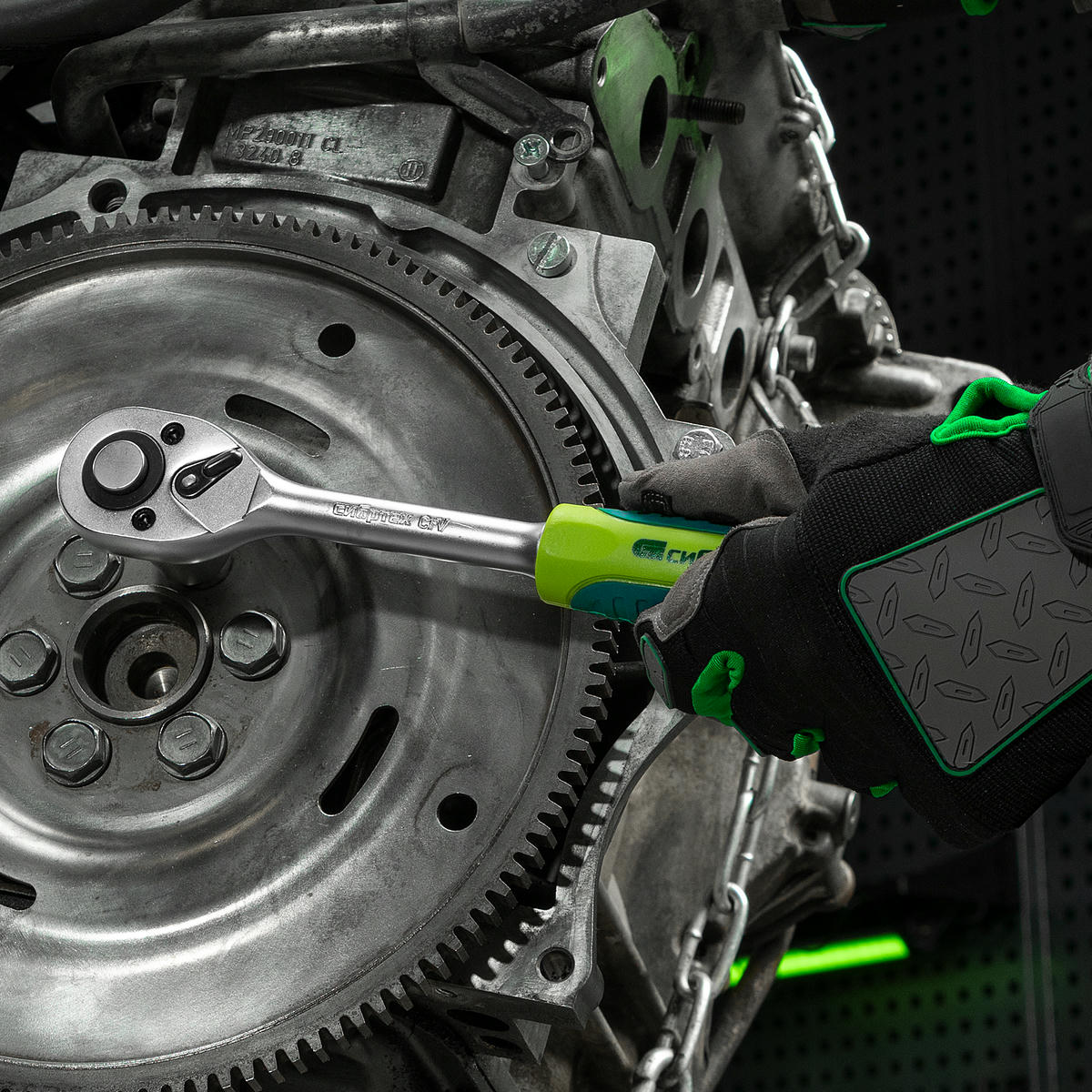 Набор инструментов 1/2", 3/8", 1/4", пластиковый кейс 215 предм. Сибртех preview 26