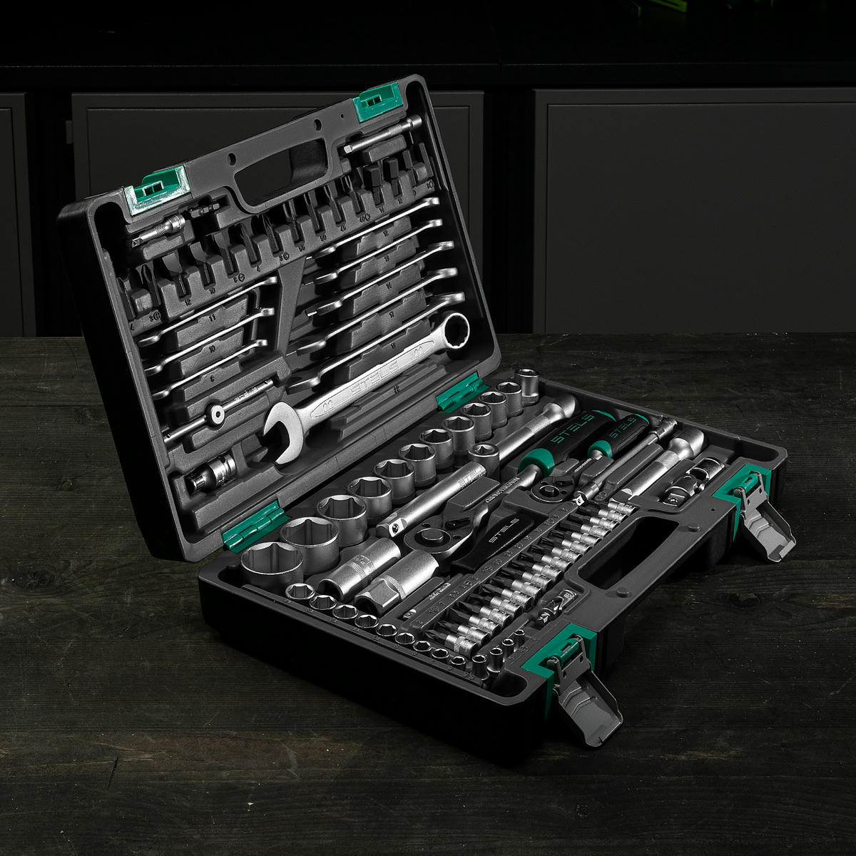 Набор инструмента 1/2" 1/4" пластиковый кейс 82пр. STELS preview 24