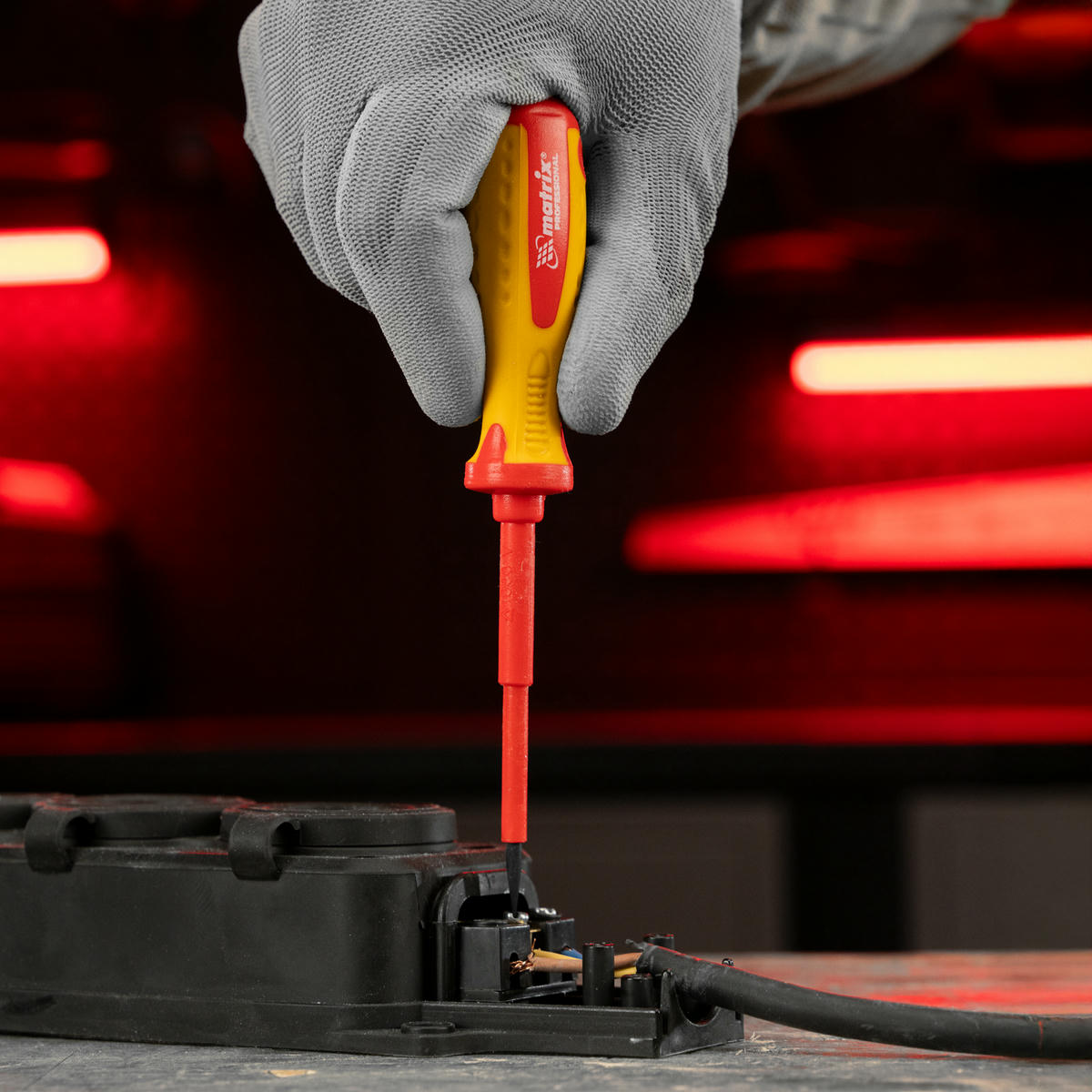 Отвертка isulated SL3,5х80мм, CrMo, до 1000В, двузкомп. рукоятка MATRIX preview 6