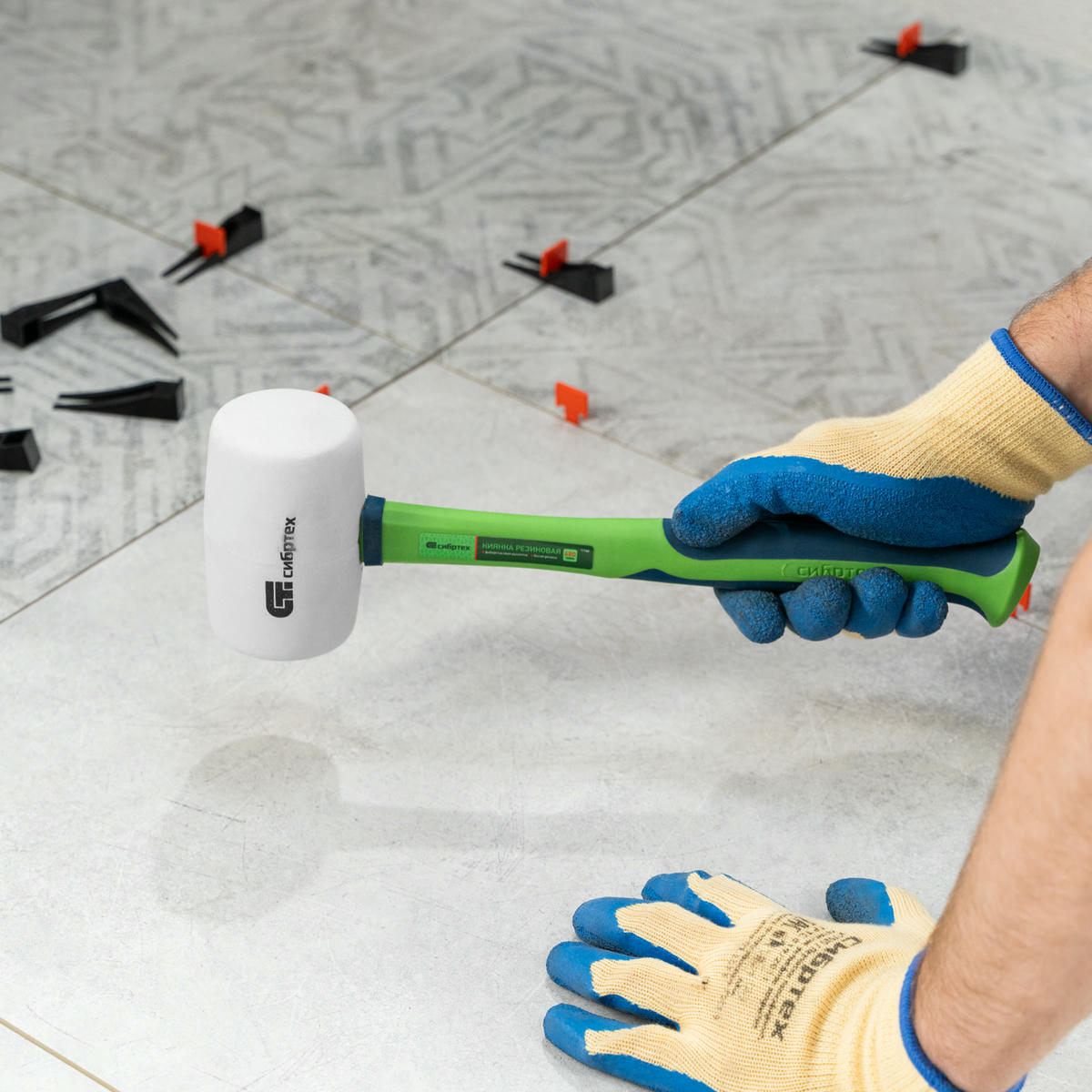 СИБРТЕХ 11168 Киянка резиновая, 680 г,белая резина, фибергласовая рукоятка. preview 6