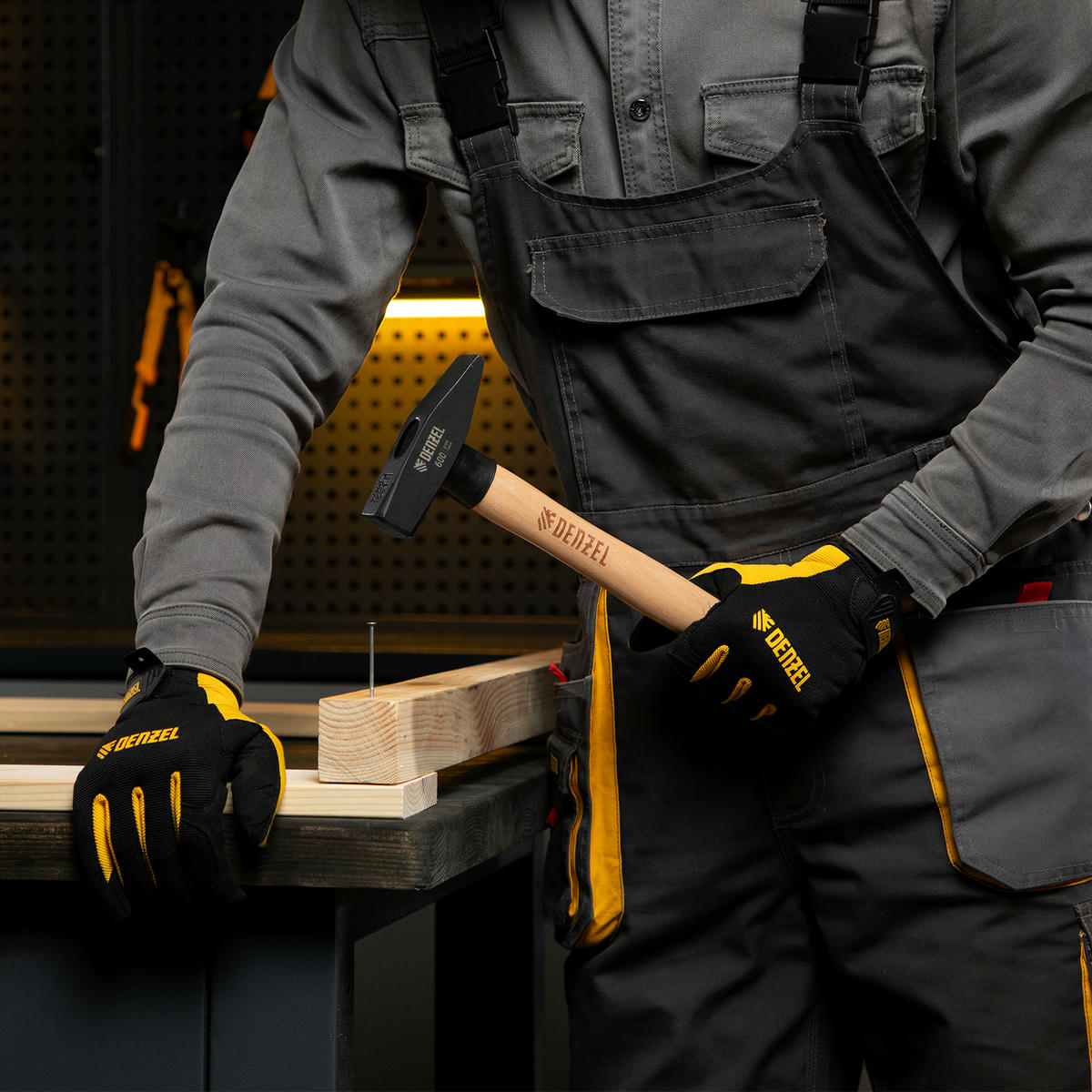 Молоток 600гр кованый кв. боек буковая рукоятка DENZEL preview 6