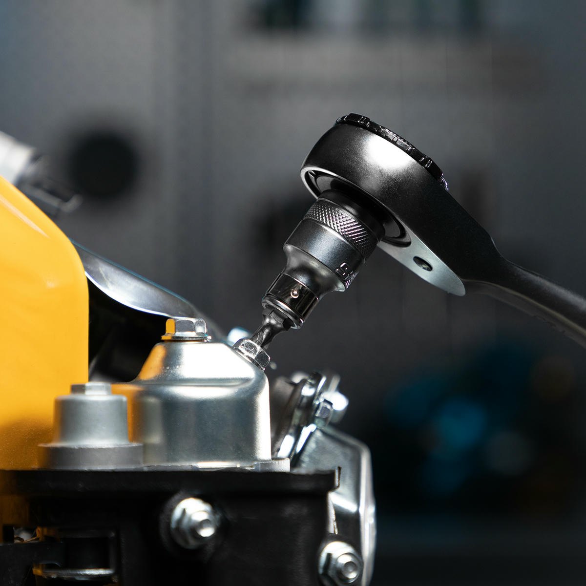 Набор торцевых головок ,трещетка 120 зубьев41 предмет 1/4 .1/2 Gross preview 19