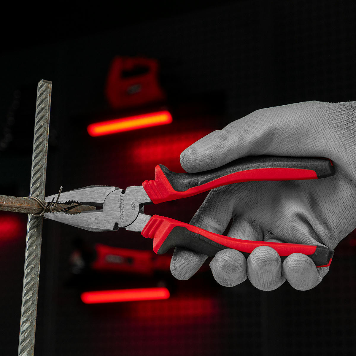 Плоскогубцы комбинированные, 200 мм, хром-ванадий, двухкомпонентные рукоятки// Matrix preview 8