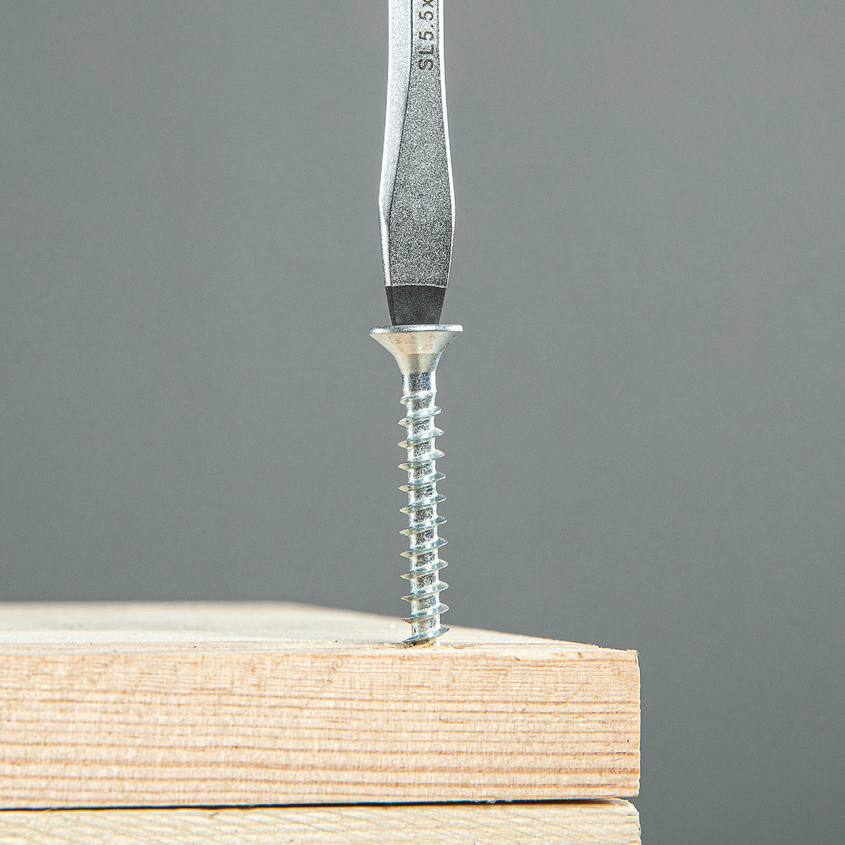 Отвертка SL5,5 x 100мм, S2, трехкомпонентная рукоятка GROSS preview 1