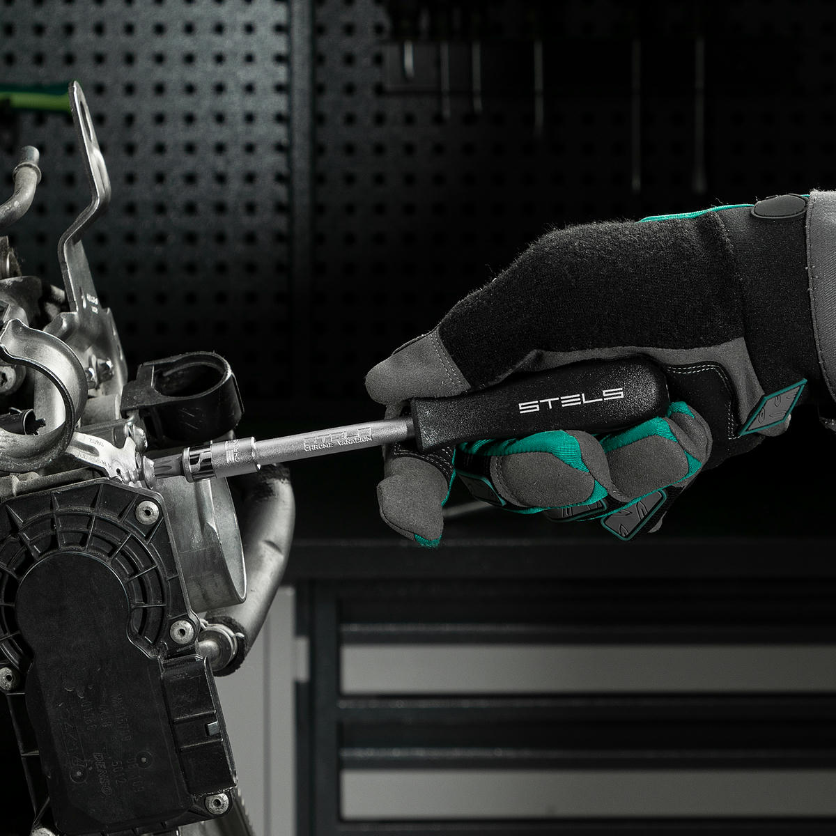 Набор инструмента 1/2" 1/4" пластиковый кейс 76пр. STELS preview 26