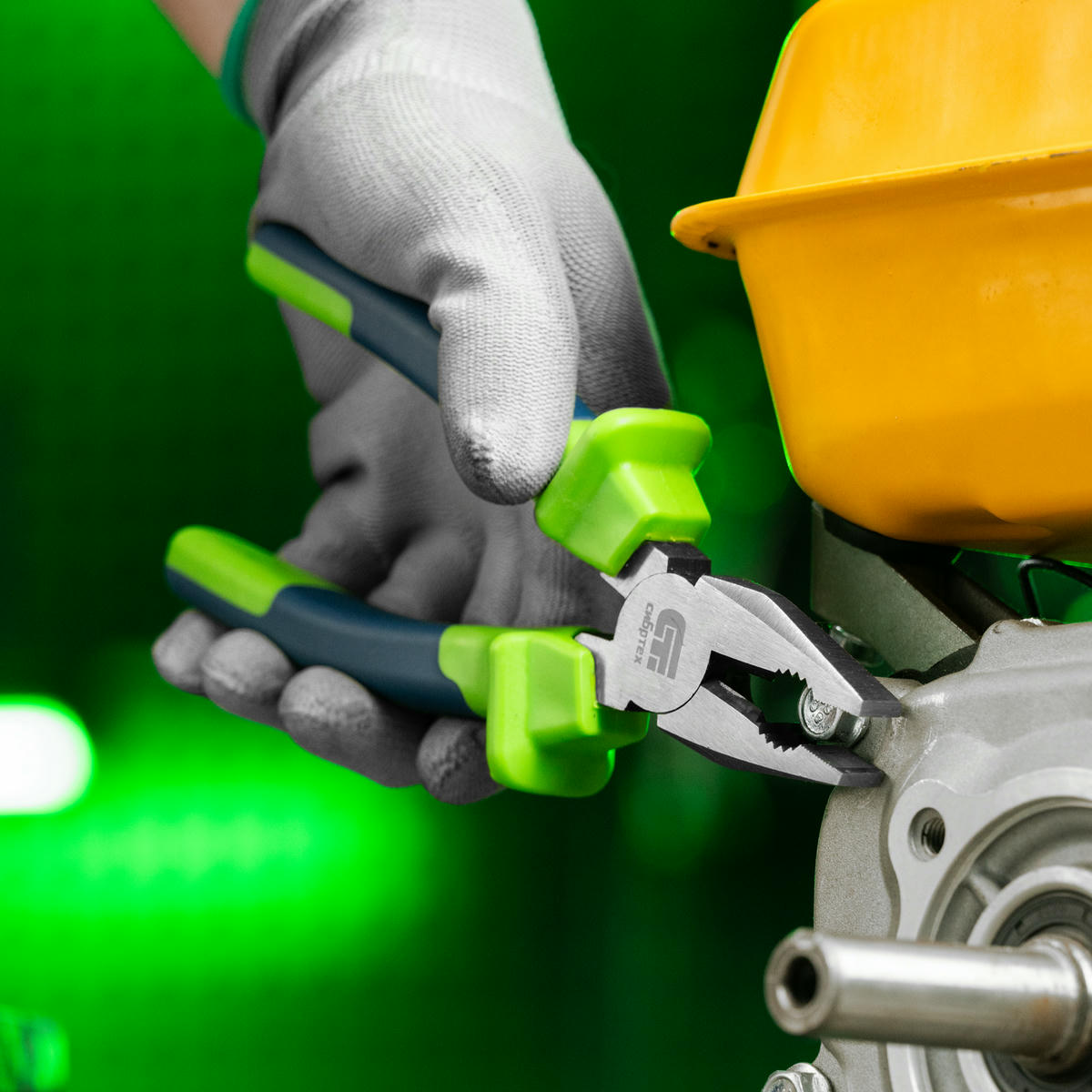 Плоскогубцы комбинированные, 200 мм, двухкомпонентные рукоятки Сибртех 17052 preview 1