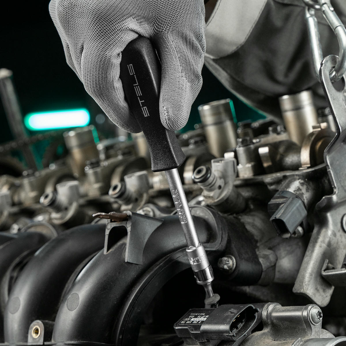 Набор инструментов, 1/2",3/8", 1/4", CrV, пластиковый кейс 142 предм. Stels preview 34