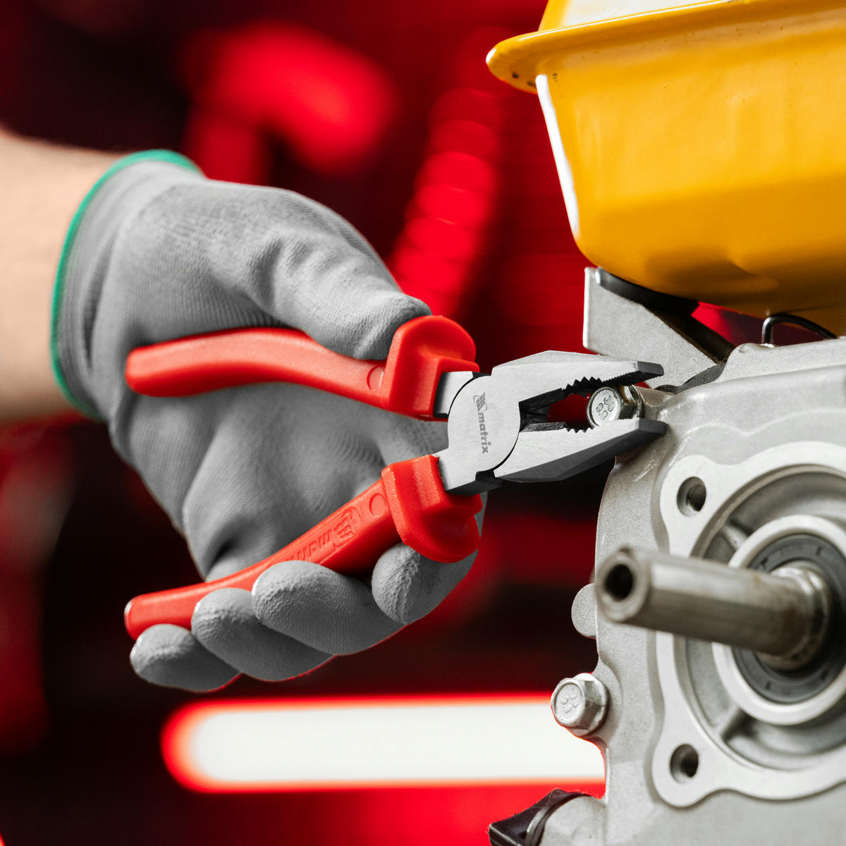 Плоскогубцы 200 мм, Econom шлифованные, пластмассовые рукоятки// MATRIX preview 1