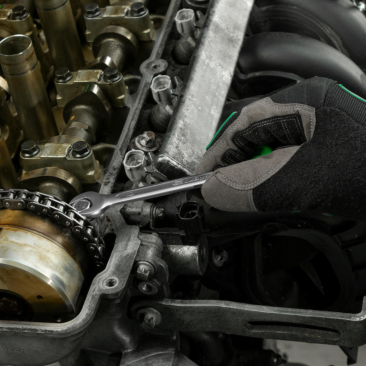 Набор инструментов 1/2", 3/8", 1/4", пластиковый кейс 215 предм. Сибртех preview 29