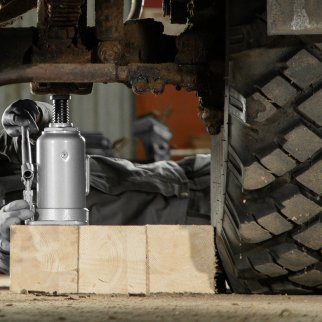 Домкрат гидравлический бутылочный, 20 т, h подъема 242-452 мм MATRIX 50731 фото 1