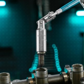 Ключ свечной 16х250мм карданный STELS фото 1