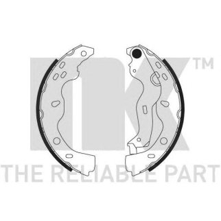 Колодки тормозные барабанные,задние (220x35mm) / FIAT Sedici,SUZUKI SX4 06~ фото