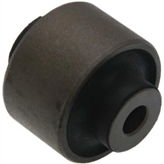 Сайлентблок заднего поперечного рычага фото