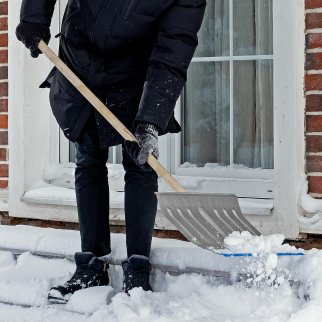 Лопата снеговая стальная 430х370 оцинкованная, деревянный черенок СИБРТЕХ фото 8