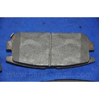 Колодки тормозные задние дисковые к-кт PARTS-MALL PKA-013 фото