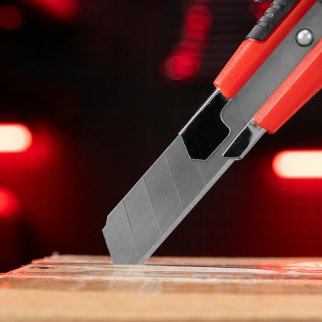 Нож, 18 мм, выдвижное лезвие, металлическая направляющая, винтовой фиксатор лезвия MATRIX 78914 фото 9