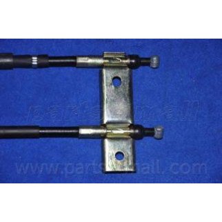 Трос ручного тормоза фото