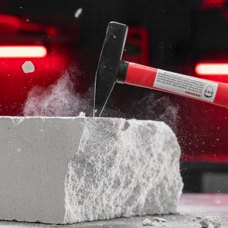 Молоток 200г слесарный фиберглассовая обрезиненная ручка MATRIX фото 1