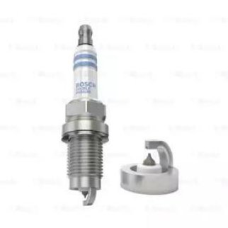 Свеча зажигания BOSCH 0 242 240 675 фото