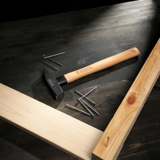 Молоток 600гр кованый кв. боек буковая рукоятка DENZEL фото 1