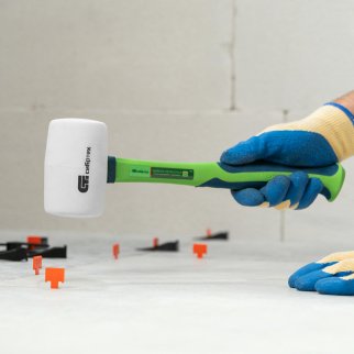 СИБРТЕХ 11168 Киянка резиновая, 680 г,белая резина, фибергласовая рукоятка. фото 1